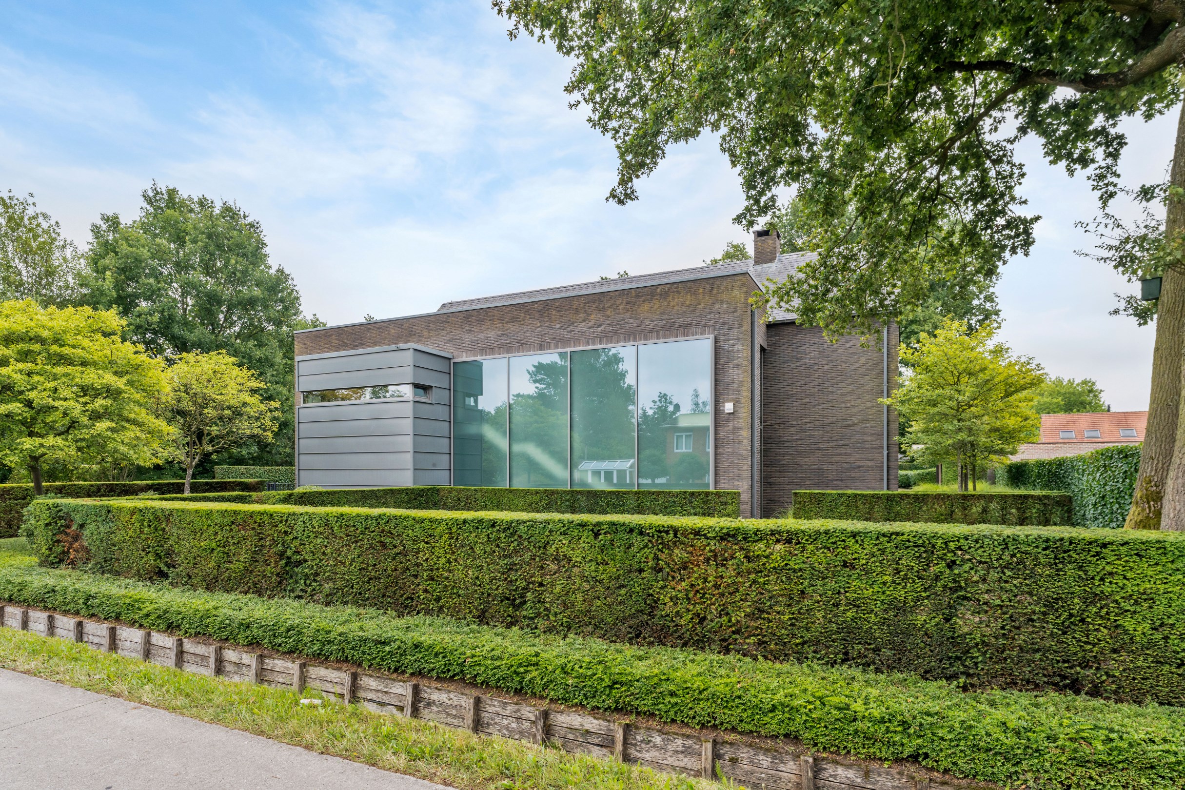 Moderne villa op riant perceel van ca. 1.570 m² met 4 slaapkamers en 2 badkamers - foto 2