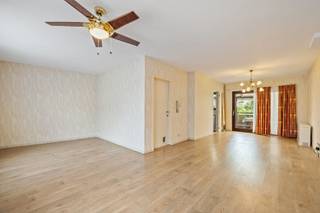 Ontdek deze ruime bel-étagewoning op een uitstekende locatie aan de rand van het centrum van Hamme, nabij winkels, scholen en uitvalswegen...
