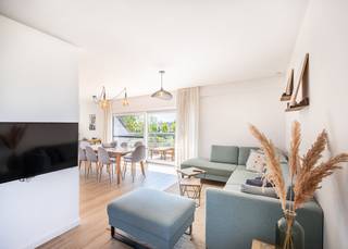 MAGNIFIQUE appartement duplex avec QUATRE chambres à coucher à vendre dans le Mariapark à Oostduinkerke !Ce spacieux appartement duplex est situé...