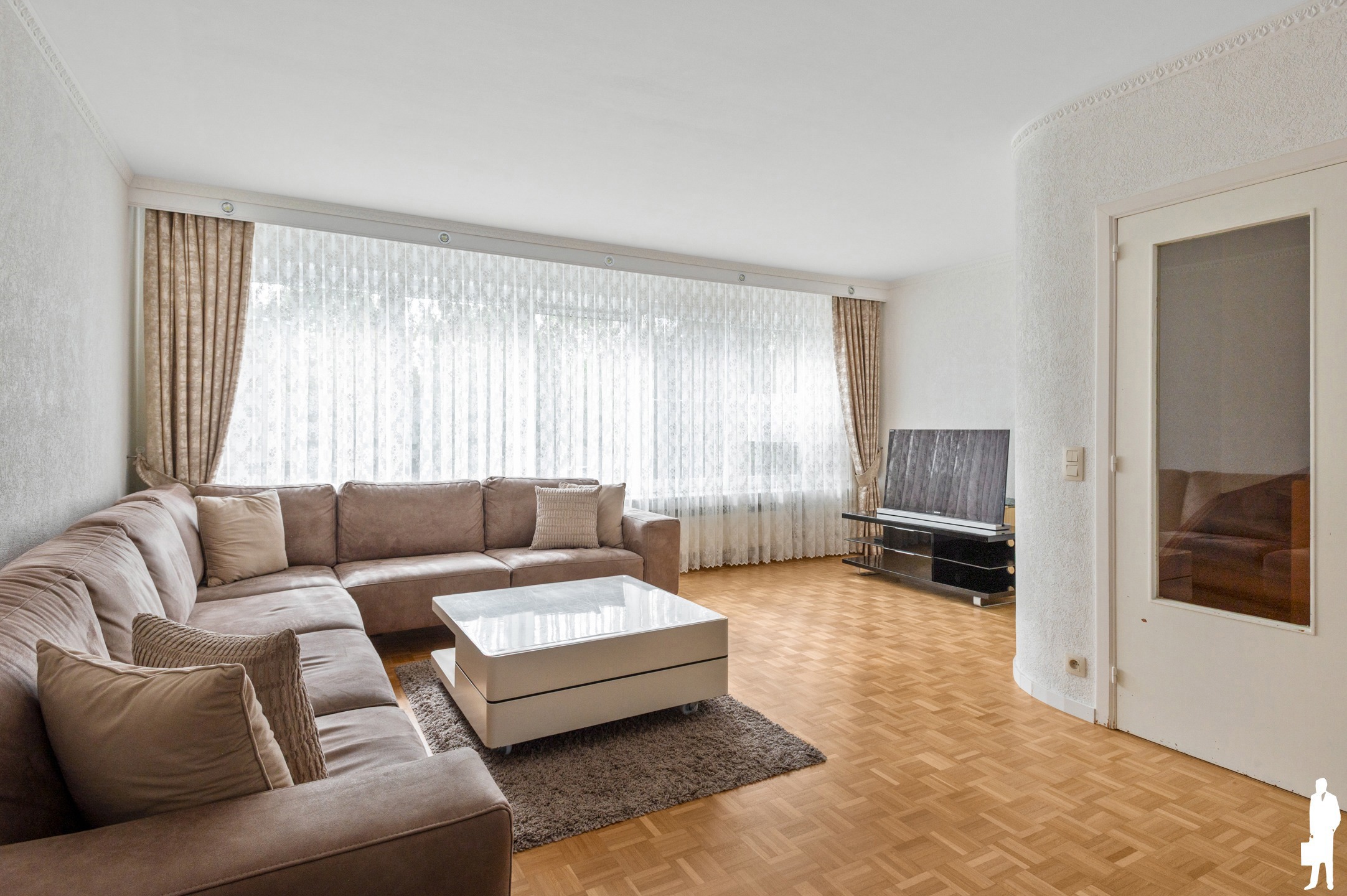 Ruime bel-etagewoning met 4 slaapkamers, garage en tuin - foto 4