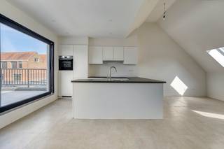 Ruim appartement met twee slaapkamers en groot terras te koop in Beveren Leie.Het appartement is gelegen op de tweede verdiepingIndeling :inkom,...