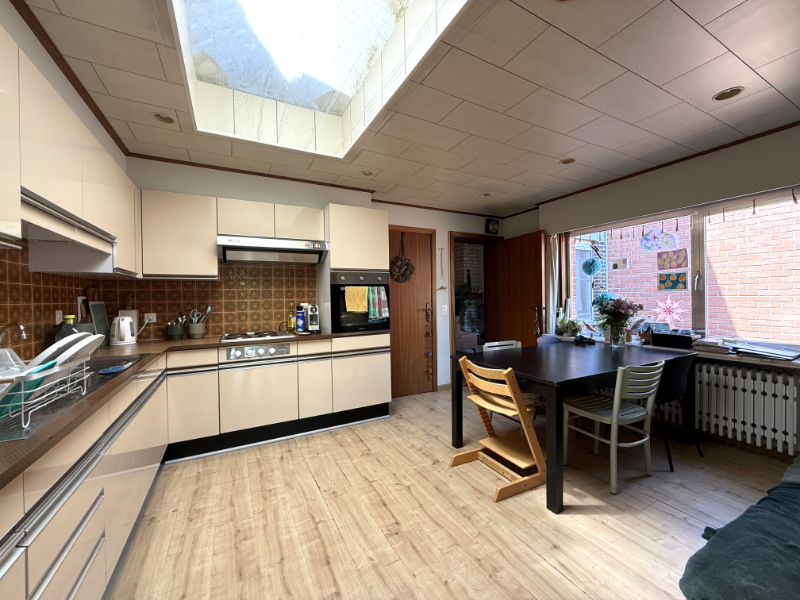 Ruime woning met tuin en garage op uitstekende ligging - foto 5