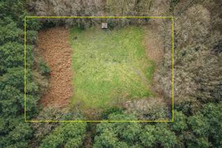 Dit prachtig perceel weiland is gelegen aan de Flikkersteert in het groene en rustige Halle (Zoersel). Met een totale oppervlakte van 4.272 m²...