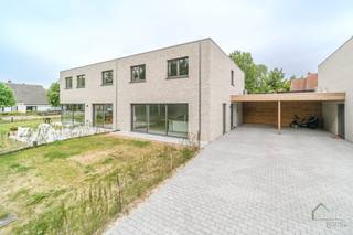 Koksijde/Sint-Idesbald: Energiezuinige en kwalitatief afgewerkte nieuwbouwwoning met 3 slaapkamers, carport en gezellig tuintje op 317m²...