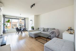 Près de laGrande Place de Beveren (  ) se trouve une rue tranquille. Dans la Ter Gaeverlaan, nous trouvons cet appartement duplex entièrement...