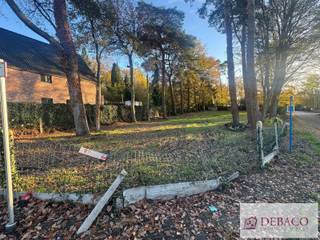 Goed gelegen bouwgrond, lot 1, deel uitmakende van een goedgekeurde verkaveling, bestemd voor OB<br /><br />Centraal gelegen nabij alle invalswegen.<br /><br />Plan en stedenbouwkundige voorschriften te verkrijgen via kantoor.<br /><br />Meer info: www.debaco.be of bel 014/73.77.77