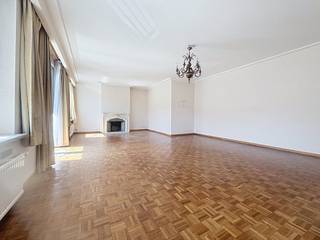 Op zoek naar een appartement in een gunstig gelegen buurt in Wemmel? Mits opfrissingswerken biedt dit appartement op de tweede verdieping van...