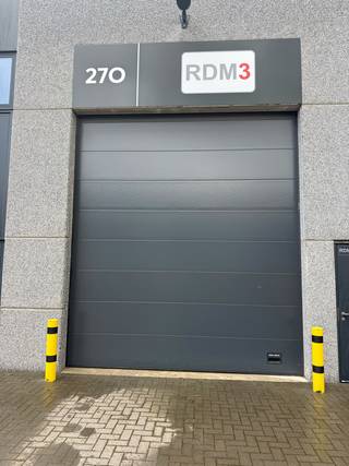 <strong>Nieuwe KMO-Unit te huur met een oppervlakte van 213 m2 gelegen aan de Bietenweg in Tienen met een prima verbinding naar de E40. <br /></strong><br />Bent u op zoek naar opslagruimte of een nieuwe werkplaats?<br /><br />De huurprijs is 1293 euro excl BTW per maand en 540 euro excl BTW voor de gemeenschappelijke kosten.<br /><br />Beschikbaar vanaf 1 september 2026.<br /><br />Contacteer ons per mail naar info@immogve.be of bel 016 56 56 14