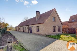 LOKEREN - Ruime, te renoveren woning met opslagmogelijkhedenOp zoek naar een woning met ruimte, flexibiliteit en potentieel? Deze veelzijdige...