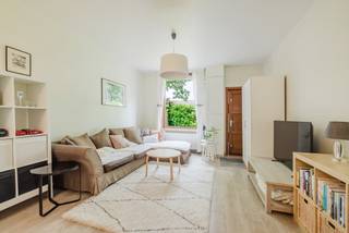 Are you looking for a charming property in a sought-after location with a lovely plot? Then this property at Keistraat 51 in Nazareth-De-Pinte...