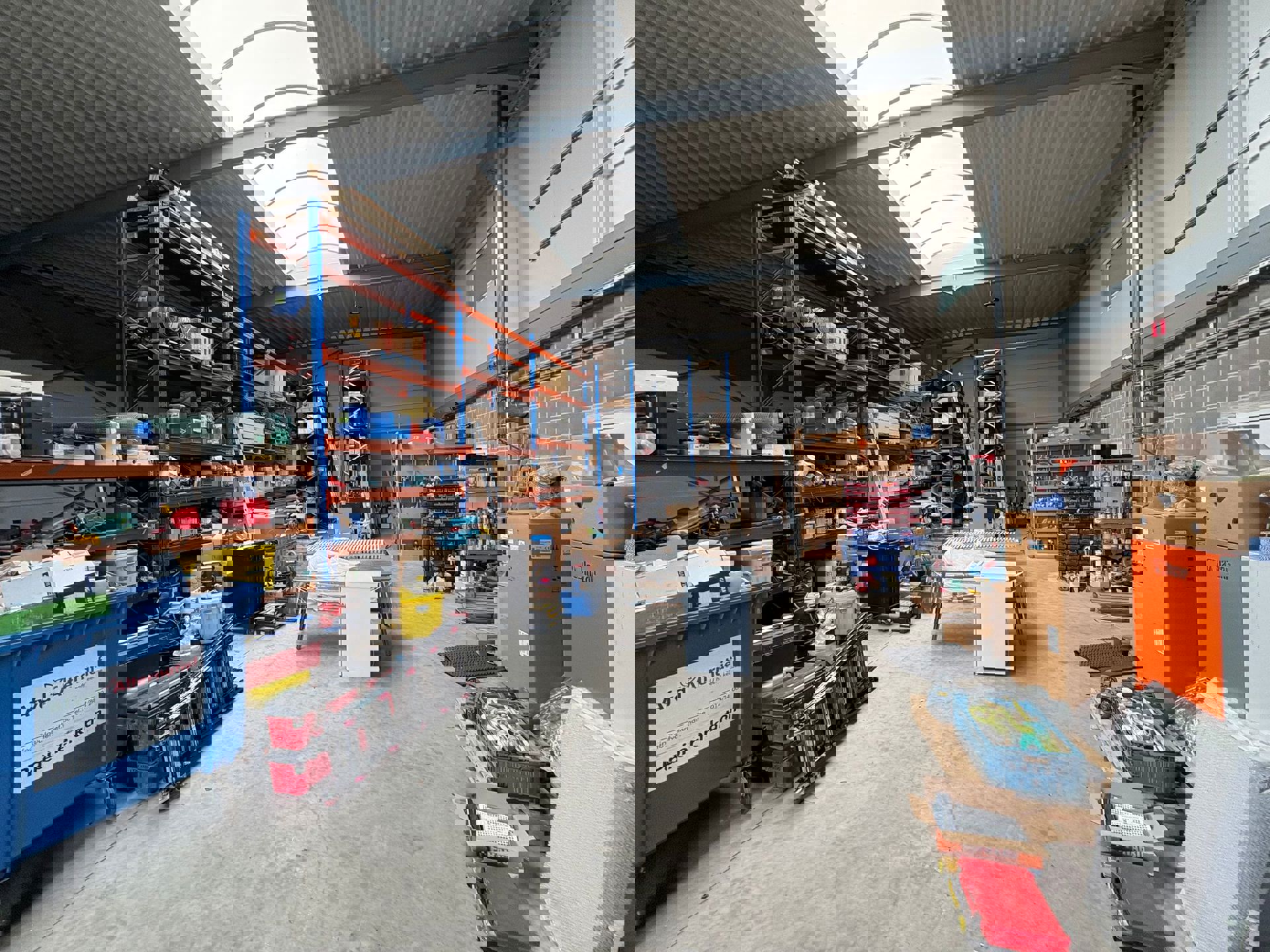 Functionele KMO-unit met magazijn, kantoren en showroom te huur - foto 3