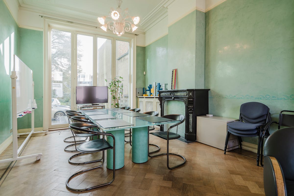 Immeuble de bureaux majestueux avec parking et jardin à vendre à Courtrai - photo 4