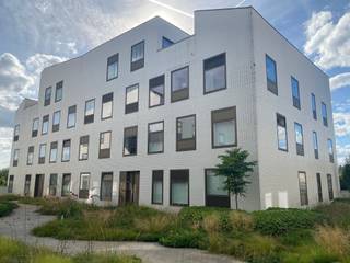 RECENT, LUMINEUS EN ENERGIEZUINIG GELIJKVLOERSAPPARTEMENT MET 2 SLAAPKAMERS, TERRAS EN KELDERBERGINGligging in centrum Breendonk (Puurs-Sint-Amands)...