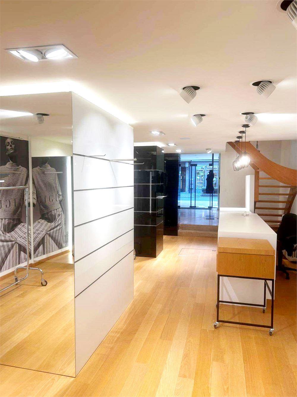 Commercial à louer à Grammont - photo 5