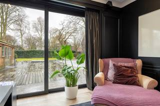 Deze villa is gelegen in het prestigieus villapark aan Park Den Brandt, één van de meest residentiële wijken in het Antwerpse groen. Dichtbij het...