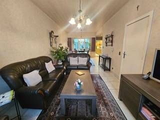 DEURNE: bel-etage in de Clara Snellingsstraat Indeling Kelderverdieping- grote garage en atelier 66,54 m² met elektrische poort (13,63 x 4,88) Eerste...