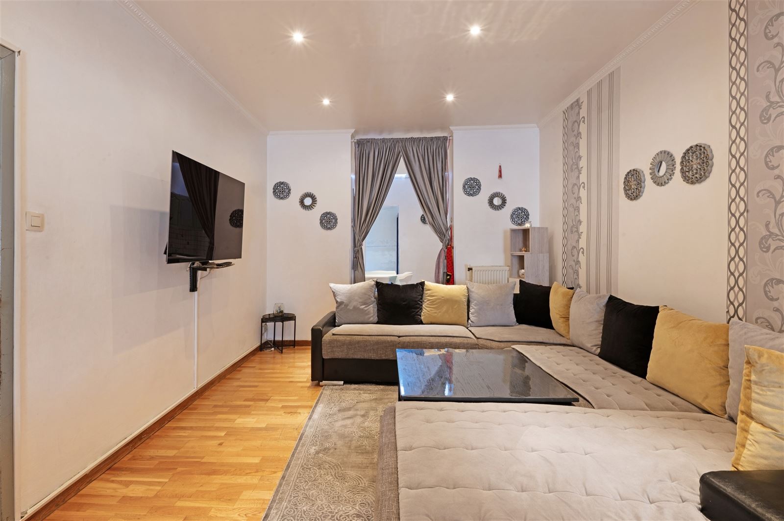 Gelijkvloersappartement met 2 grote kelders - foto 4