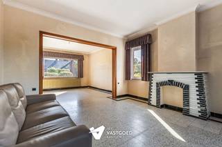 <p><span>Woning met potentieel (155m²) met 3 slaapkamers en garage op een perceel van 12a03 te Tessenderlo.</span></p><p><span> </span></p><p><span>Belangrijkste troeven: </span></p><p><span>- Rustige ligging</span></p><p><span>- Ramen en buitendeuren werden reeds vervangen</span></p><p><span>- 3 slaapkamers</span></p><p><span>- Perceel van 12a03</span></p><p><span>- 155m² bewoonbare oppervlakte</span></p><p><span>- Garage in de tuin </span></p><p><span> </span></p><p><span>Bekijk zeker ook de grondplannen met de afmetingen. Zo krijgt u van thuis uit al een perfect beeld van wat deze woning te bieden heeft!</span></p><p><span> </span></p><p><span>Wenst u meer info of een vrijblijvende bezichtiging, contacteer dan ons kantoor op het nummer 011 85 15 15 en wij helpen u graag verder.</span></p>