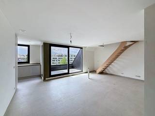 This brand new apartment, located at Vennestraat 13 in Waregem, offers the best of modern living. Perfect for starters, singles or couples looking for comfort, sustainability and a central location.Layout:Open living space, guest toilet, storage room, kitchen, terrace, bedroom 1, bedroom 2, bathroom and storage.Extra benefits:Central location: Located in the Vennestraat, you will enjoy excellent accessibility and proximity to various facilities in Waregem.New construction: This apartment has its own solar panels and a heat pump for optimal energy efficiency.Screens and shutters already provided.Spacious terrace: Ideal for relaxing and enjoying the sun.Mandatory parking space to rent at €50, -/month..The quickest way to visit this property? Request your visit via the red button on our website (www.dewaele.com) and you will be contacted by our rental expert. Appointments cannot be made by phone. For other questions, you can contact us by phone at 055 60 56 05.