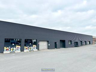 Te huur ruim, industrieel magazijn gelegen te RonseDit EXCLUSIEVE MAGAZIJN biedt UITSTEKENDE OPSLAGMOGELIJKHEDEN en is STRATEGISCH GELEGEN in de...