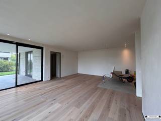 <p><span>Luxury energy efficient new construction apartment 0.2 located in block A </span></p><p><span> </span></p><p><span>The ground floor apartment has an area of 115.3</span><span><sup>m2</sup></span><span>, 3 bedrooms, 2 bathrooms and a terrace so you can always enjoy the surroundings in peace. </span></p><p><span>Underground there is a spacious parking garage with garage boxes, car parking spaces and separate storage rooms.</span></p><p><span> </span></p><p><span>Each apartment is equipped with underfloor heating by means of an air-water heat pump and with a mechanical ventilation system type C+evo. </span></p><p><span>The BEN requirements (nearly energy neutral) are realized by paying special attention to airtightness, good insulation, economical heating systems and solar panels. Each unit will be finished with high-quality materials. </span></p><p><span> </span></p><p><span>The layout of the apartment/home is as follows: a spacious living area followed by an open kitchen (together with an area of about 40</span><span><sup>m2</sup></span><span>), laundry room / storage room, night hall with access to the 3 bedrooms,</span></p><p><span>2 bathrooms with shower and bathtub and a separate toilet.</span></p><p><span> </span></p><p><span>Furthermore, you determine the "look and feel" of your own apartment by making your choice at the indicated suppliers.</span></p><p><span> </span></p><p><span>Price of the apartment</span></p><p><span>Land value: € 112 000.00 (excluding 12% RR) € 125 440.00 (including 12% RR)</span></p><p><span>Construction value: € 287 000.00 (excluding 21% VAT) € 347 270.00 (including 21% VAT)</span></p><p><span>TOTAL :</span><span>€ 399 000.00 (excluding costs) € 472 710.00 (including costs)</span></p><p><span> </span></p><p><span>For a visualization of the entire project, a scale model has been created and is on display at the office of Janssen and Janssen - Theo Verellenlaan 55, Gooreind Wuustwezel</span></p><p><span>In addition, the specifications and plans are available at the office by appointment: tel 03/663 44 44</span></p><p><span> </span></p><p><span>More information on www.janssenenjanssen.be</span></p><p><span> </span></p>