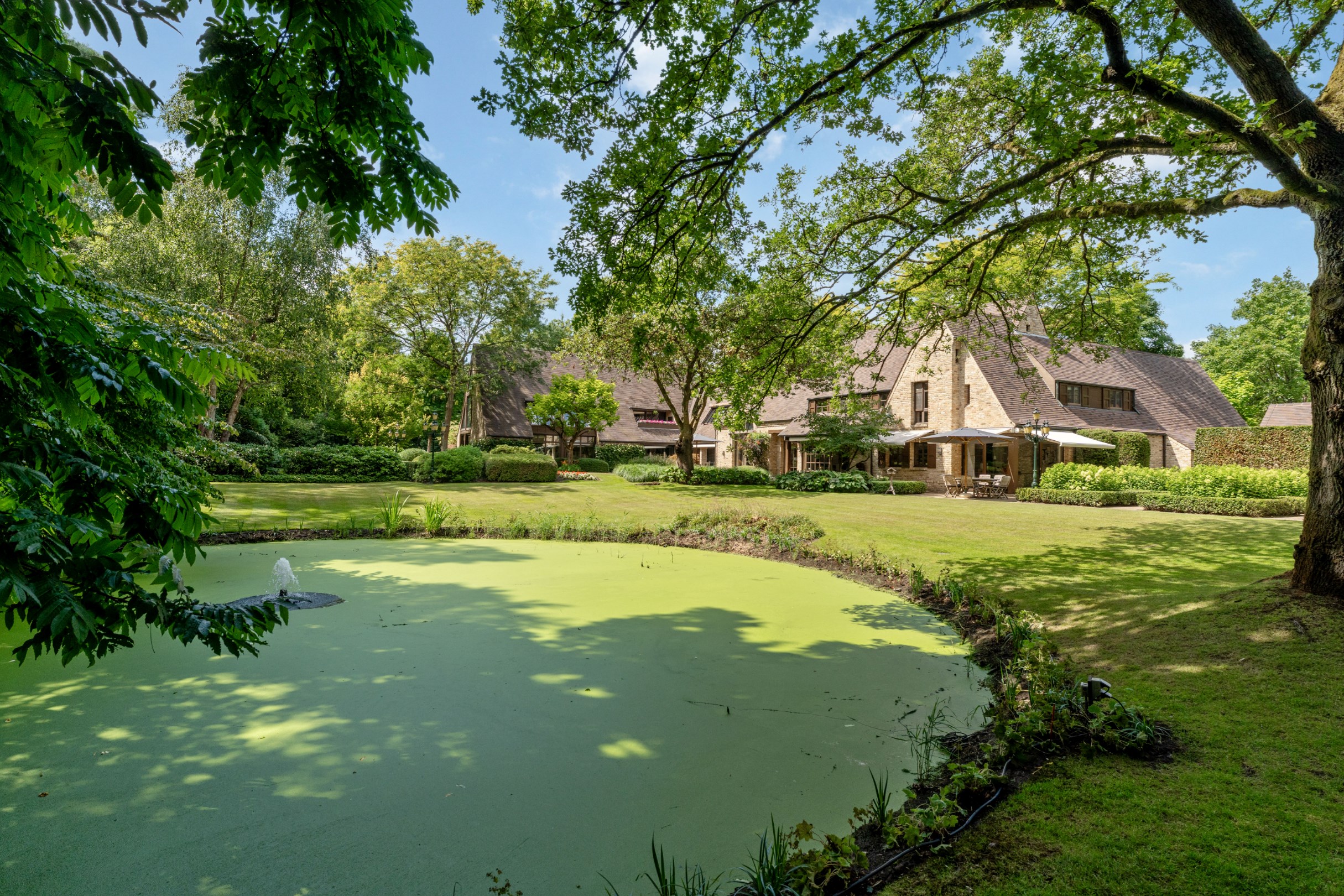 Villa exclusive en emplacement de premier choix sur 6 534m². - photo 2