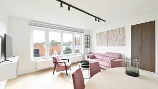 Volledig gerenoveerd appartement met een uniek zicht over de villa’s te Churchilllaan.Ideaal gelegen 2-slaapkamer appartement waar u kunt genieten...