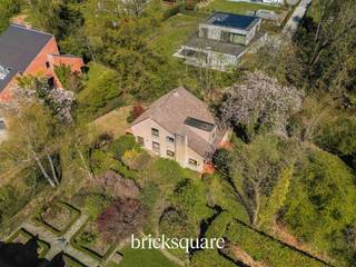 WATERLOO - Dans le quartier très prisé du Faubourg, à la frontière de Rhode-Saint-Genèse, et à quelques pas du centre de Waterloo, ses...