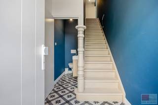 Dit unieke loft-appartement aan de Oude Kerkstraat 55 in Dilsen-Stokkem strekt zich uit over drie verdiepingen en biedt ongeveer 160 m²...