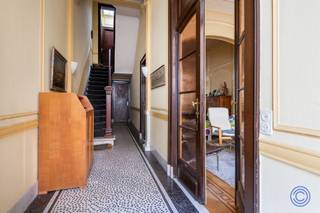 Informatie woningIn het hart van de geliefde Zurenborgwijk vindt u deze karaktervolle, indrukwekkende herenwoning met beschermde Art Nouveau...