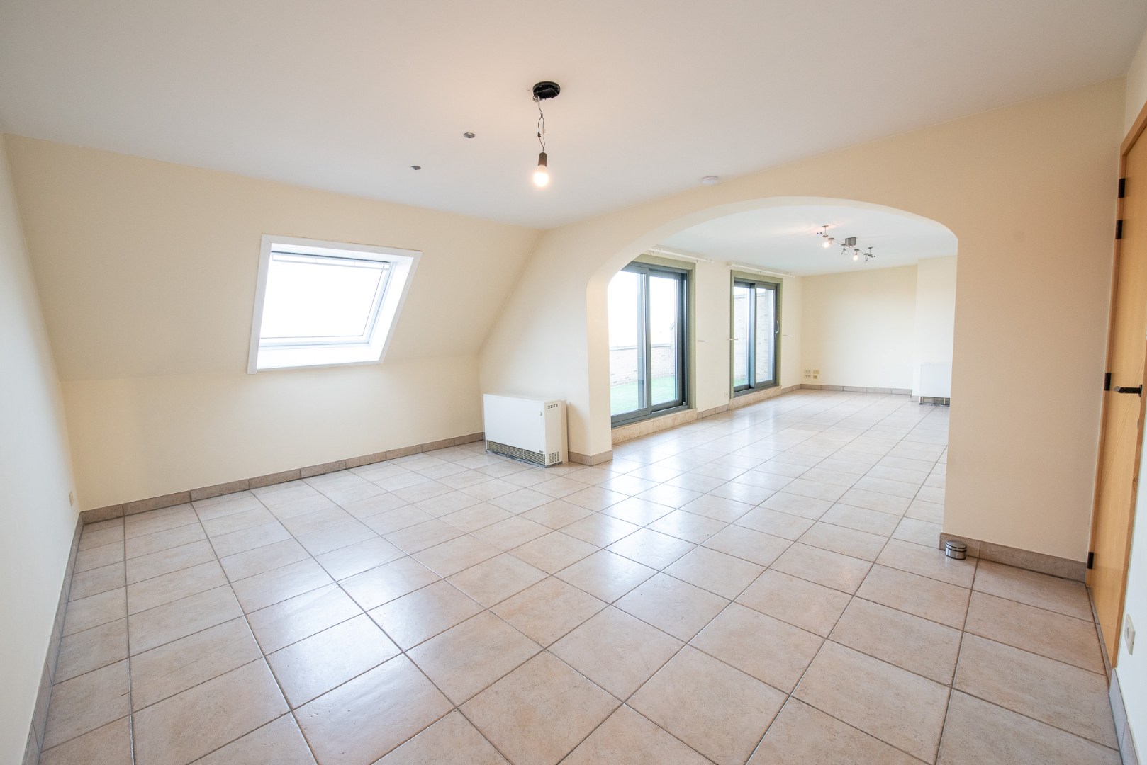 TE KOOP: Ruim duplex-appartement met 3 slaapkamers met groot terras in centrum Zulte! - foto 4