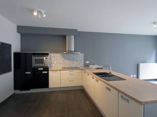 Luxe appartement met zuid georiënteerd terras en autostaanplaats. Het appartement bevindt zich op de eerste verdieping aan een rustige...