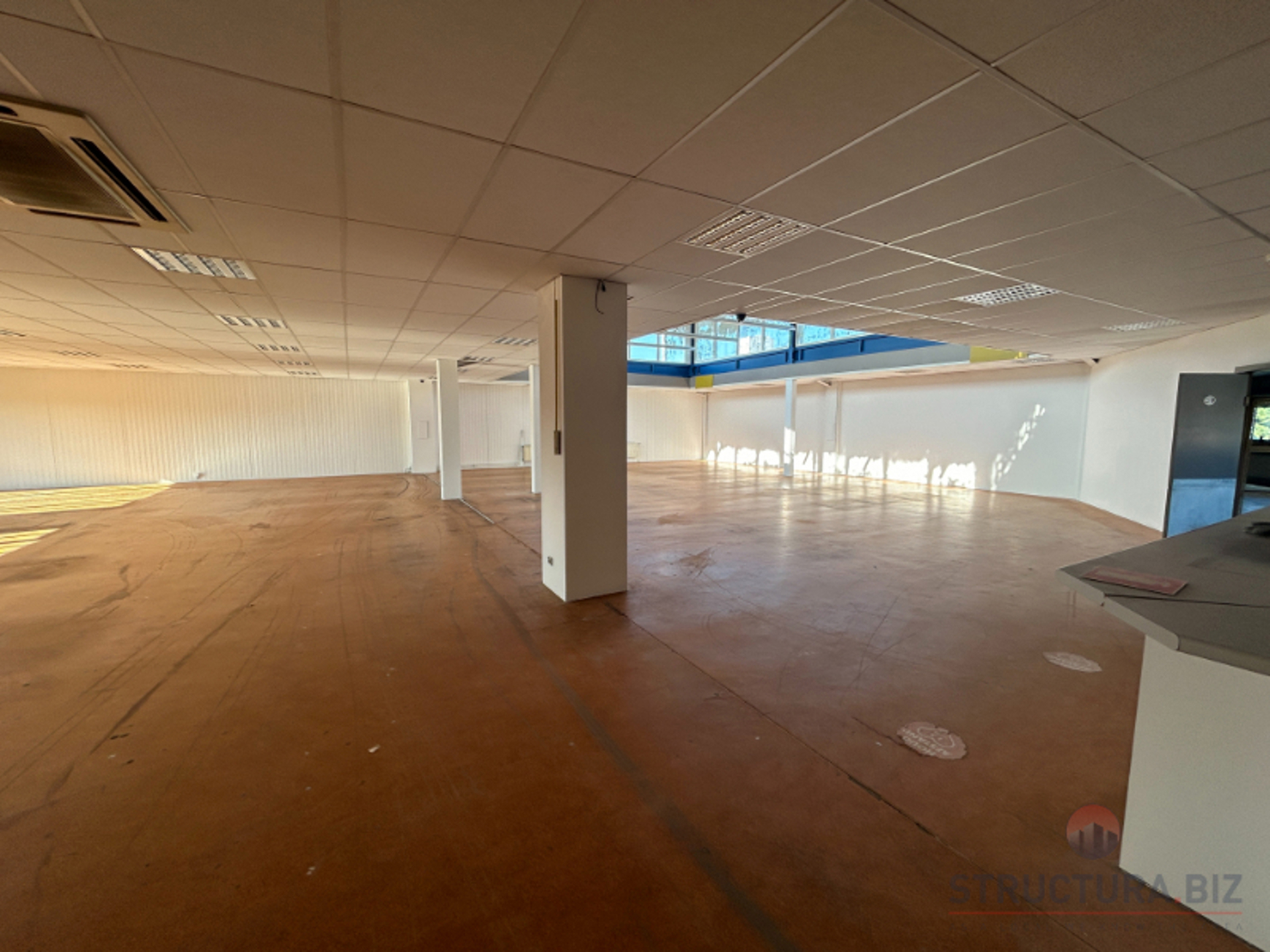 Veelzijdige commerciële ruimte van 750 m² te huur - foto 4