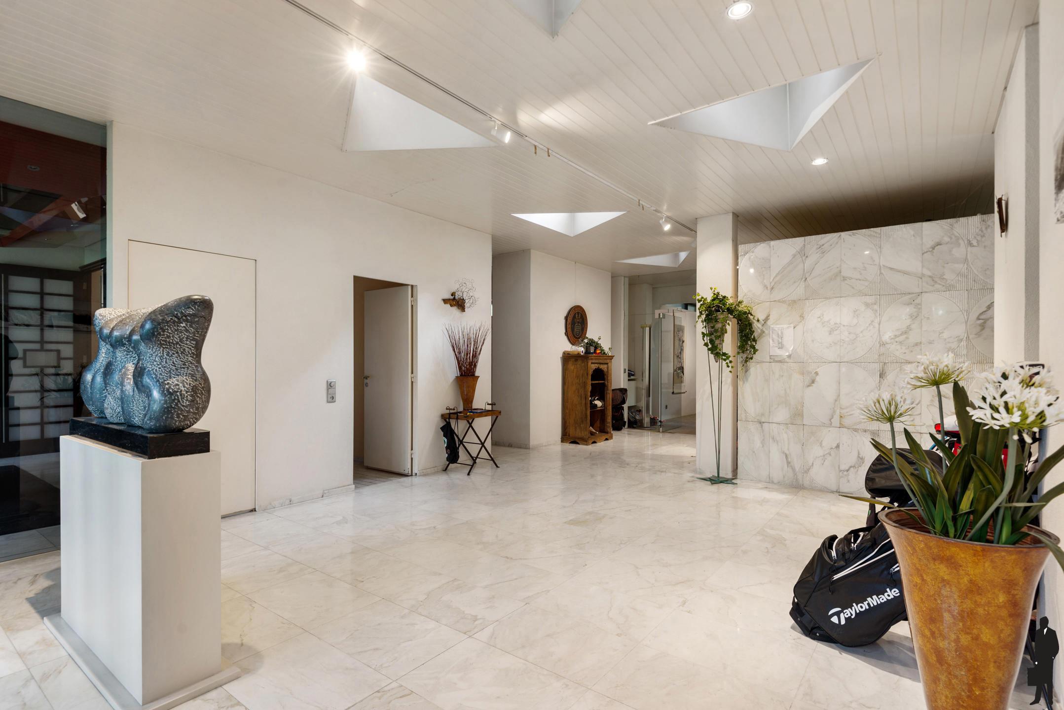 Verscholen in de natuur, in 1 van de mooiste lanen van Vriesdonk, rustig en residentieel: Architectenwoning op ca. 5.710 m².  - foto 4