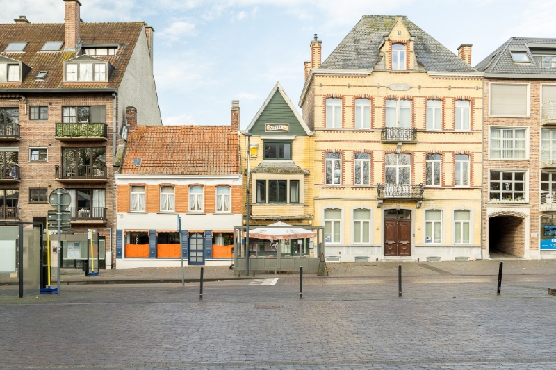 Commercieel handelspand met bovenliggende woonst op de Markt van Ingelmunster - photo 3