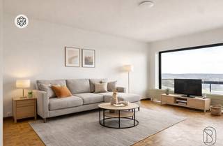 Goedgelegen op 1 minuut van het station: ruime degelijk appartement met 2 slaapkamers en een terras genietend van een magnifiek uitzicht.INDELING:...