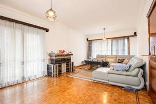 Situé dans le centre de Zwijndrecht. Ce logement est équipé d'un système d'alimentation en eau potable. La maison est équipée de...