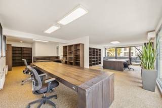 Moderne en volledig uitgeruste kantoorruimte.Bent u op zoek naar een instapklare kantoorruimte in een rustige en groene omgeving met...