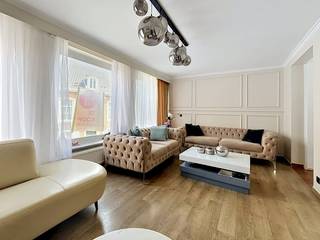 Duplexappartement te koop met terras op de tweede verdieping in de Hoogstraat in Boom.Indeling :- woonkamer (21m²)- keuken- terras (6 m²)- apart toiletEerste verdieping:- badkamer met lavabomeubel, bad en toilet- slaapkamer 1 (21m²)- slaapkamer 2 (14 m²)Bijzonderheden :- tweede verdieping- zuidgericht terras- 2 slaapkamers- gelegen te centrum van BoomLocatie :Dit appartement te koop is gelegen in de Hoogstraat in het centrum van Boom. Winkels en diensten bevinden zich op wandelafstand alsook openbaar vervoer. Via de A12 en E19 heeft u tevens een goede en snelle verbinding naar Antwerpen, Mechelen en Brussel.Bent u op zoek naar een appartement te koop in Boom? Neem dan gerust contact op met één van onze collega's van Dewaele vastgoed met advies.Bestuursmaatregelen in het maatregelenregister: nee