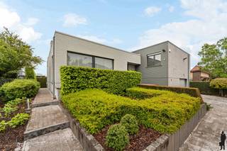 Instapklare woning met tuin, garage en kelderruimte in Sint-Katelijne-WaverBESCHRIJVING:Instapklare woning met moderne uitstraling en praktische...