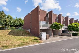 Cette maison bel-étage récente de 2017 est économe en énergie, prête à emménager et conçue de manière intelligente, avec tout le confort moderne...