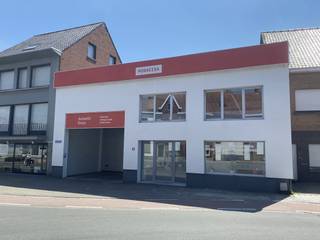 Bâtiment commercial polyvalent à vendre (en raison d'un déménagement) à Roeselare comprenant un magasin/entrepôt et une salle d'exposition...