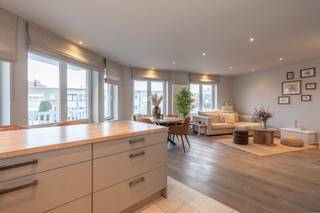 Op een steenworp van de jachthaven in Blankenberge vinden we dit instapklare appartement te koop. Het appartement onderscheidt zich direct door...
