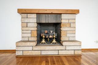 We Invest is pleased to offer this spacious 1,234 sq ft apartment in need of updating, ideally located at 3 Avenue des Neuf Provinces, on the...