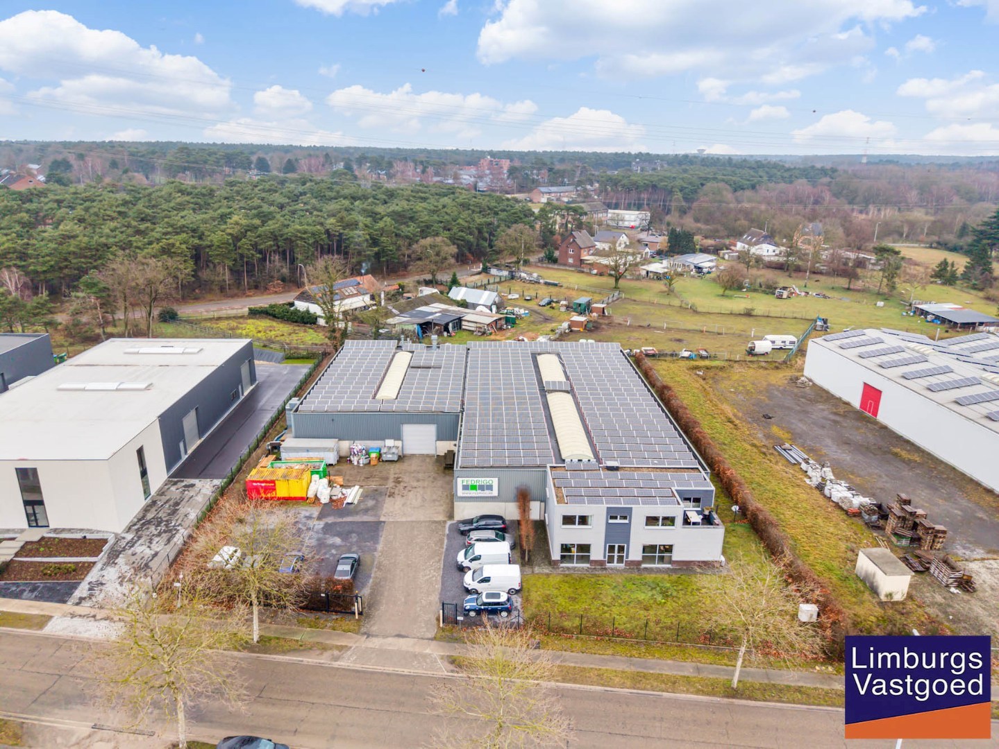Industrieel gebouw, met woonst.1.696m², met kantoren 120m² + appartement 120m², Genk-Zuid - foto 4