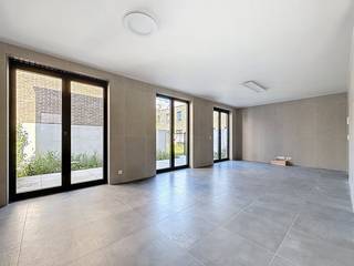 Deze woning te huur in Antwerpen-Zuid ligt op een steenworp van alle hotspots en het bruisende Zuid. Het is gelegen in een rustige gezellige...