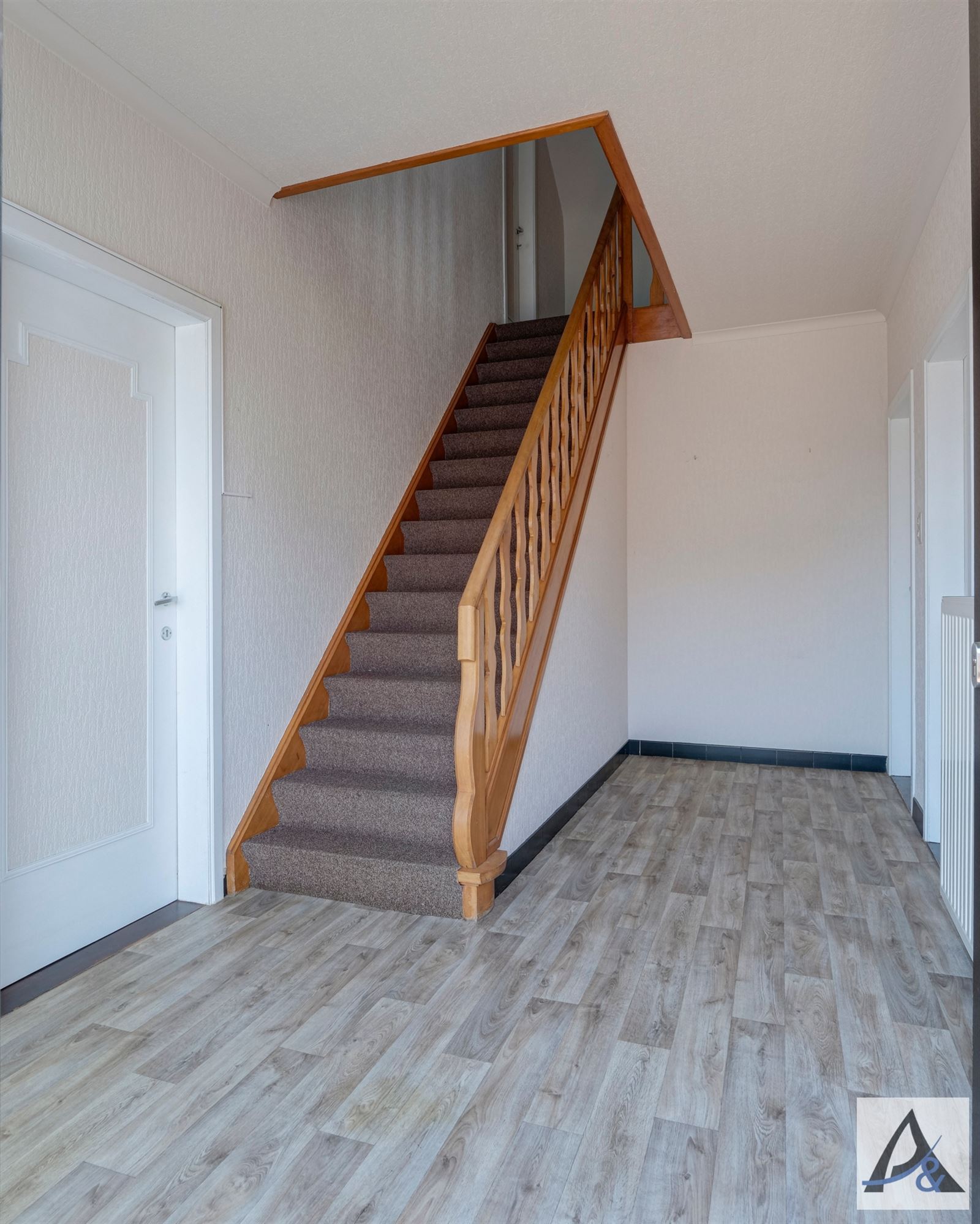 Te renoveren woning met potentieel in rustige buurt - foto 4