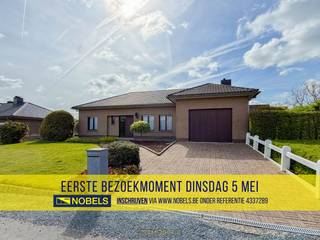 <span><span><strong>1ste bezoekdag dinsdag 5 mei! Inschrijven kan via www.nobels.be onder referentienummer 4337289.</strong></span></span><br /><br />INSTAPKLARE BUNGALOW, gelegen aan de RAND VAN ZOTTEGEM in een RUSTIGE en LANDELIJKE OMGEVING met MOOI VERGEZICHT vooraan. Deze woning combineert RUST en PRIVACY met een VLOTTE BEREIKBAARHEID naar het CENTRUM, winkels, scholen, station en INVALSWEGEN, wat zorgt voor een IDEALE WOONBALANS. Dankzij de GELIJKVLOERSE INDELING en het INSTAPKLAAR KARAKTER vormt deze woning de PERFECTE THUIS voor GEZINNEN of wie comfortabel GELIJKVLOERS wil wonen. Bovendien werd de woning voorzien van 10 ZONNEPANELEN, wat bijdraagt aan een LAGER ENERGIEVERBRUIK.<br />De indeling gaat als volgt: via de inkomhal met gastentoilet heeft u toegang tot een aparte bureauruimte of 4de slaapkamer, een lichtrijke woonkamer en een ingerichte keuken. Via de centrale hal bereikt u 3 slaapkamers, een ingerichte badkamer, de was en bergplaats en de inpandige garage.<br />Buitenshuis beschikt deze eigendom over een ruime oprit, een zonnig terras en een onderhoudsvriendelijke tuin, waar u in alle rust kan genieten van de groene omgeving.<br />Een instapklare en praktische woning op een aangename ligging te Zottegem, ideaal voor wie zorgeloos wil wonen.<br /><br />Adres: Rozenstraat 8 te Zottegem<br /><br />EPC: 257kWh/m²,  G-score en P-score A, Geen renovatieverplichting van toepassing