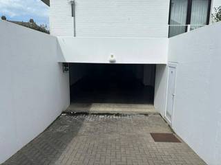 Well-located garage for sale under the “Villa Frejus” residence in Middelkerke, Warande 33, a stone's throw from the center and the seafront! The garage is easy to enter and easily accessible via the Ijzerlaan.<br /><br />Dimensions:<br />- depth: 5.40 m<br />- width: 2.75 m<br />- entry width: 2.35 m<br />- height: 1.72 m<br /><br />Are you interested in a garage box centrally located near the center of Middelkerke? Don't hesitate to contact us for more information or a site visit!<br /><br />Register of measures: no
