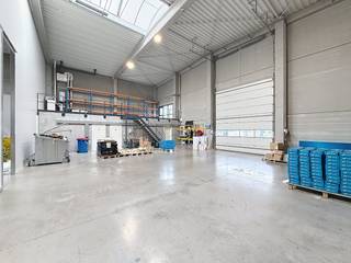 Deze KMO-unit te huur geniet een uitstekende ligging vlakbij de E17, uitrit Kruishoutem, en profiteert daardoor van een zeer vlotte bereikbaarheid...